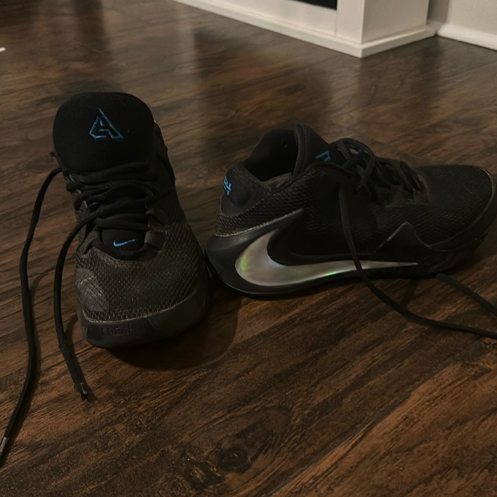 Nike Zoom Freak 1 black size 7.5 boys basketball shoes